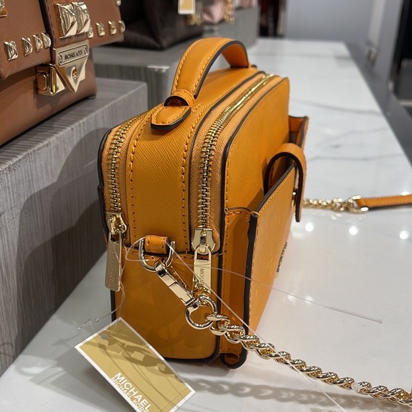 Michael Kors Women Medium Double Zip Phone Crossbody
Honeycomb Multi - Picture 2 of 16